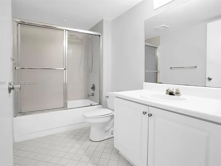 900 SW 142nd Ave #115L — Photo 28