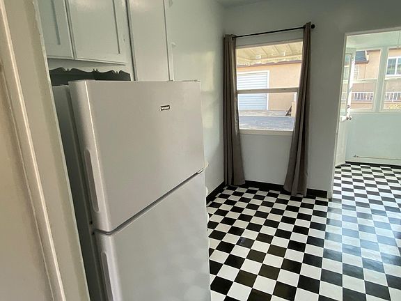 4th image of 10252 Scoville Ave