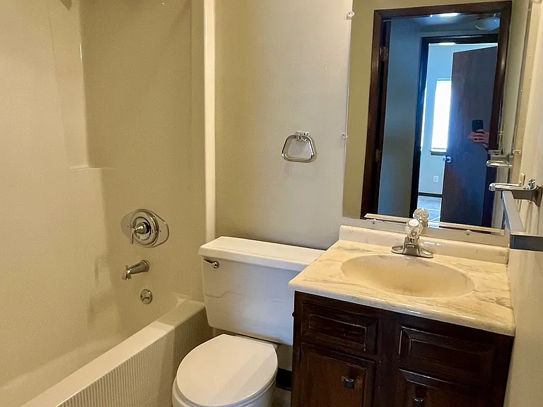 317 W Washington St #I — Photo 6