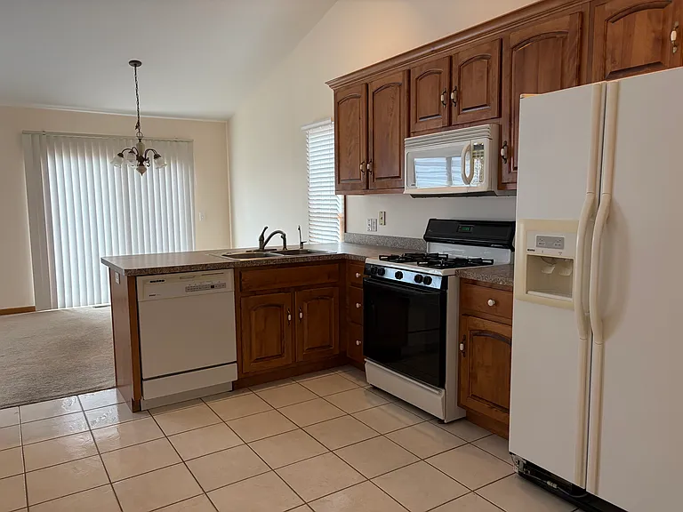 517 Conley Dr — Photo 5