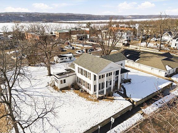 2nd image of 617 3rd St