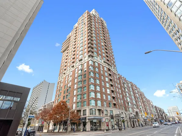 38 Avenue Rd #304, Toronto, ON M5R 2G2