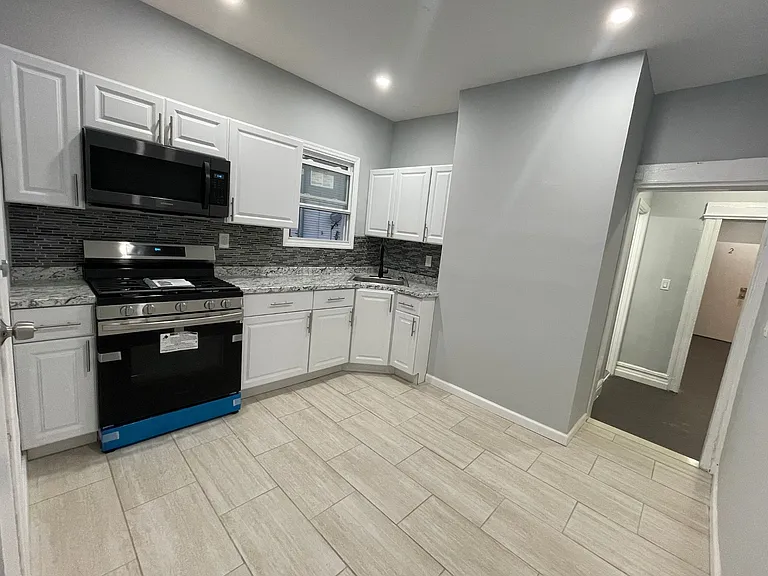 172 N 12th St #2 — Photo 5