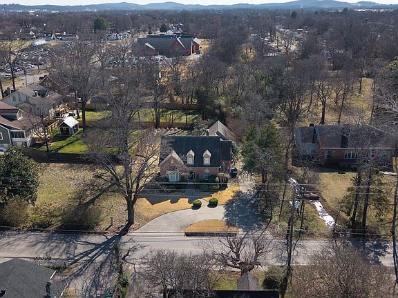 4th image of 508 W Spring St