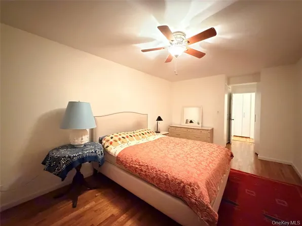 142-05 Roosevelt Avenue image 6 of 13