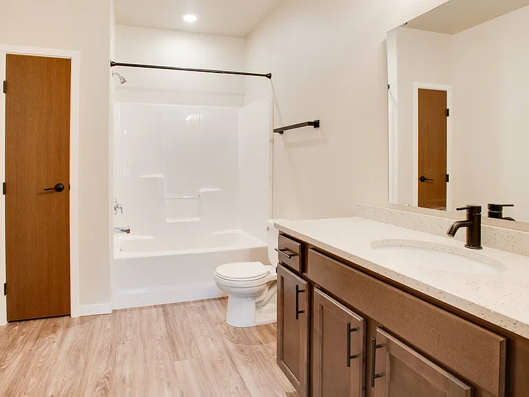 Augusta 3704 Apartments Bathroom