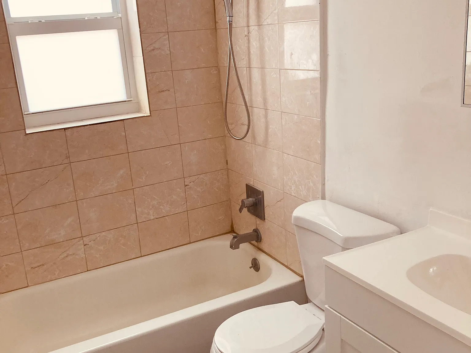 2 bed, 650 sqft, $1,750 — Photo 3