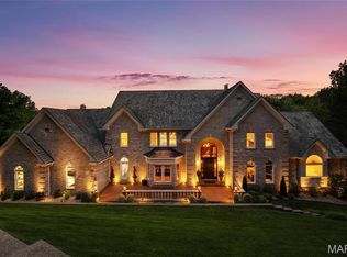 230 Saint Andrews Dr, Saint Albans, MO 63073