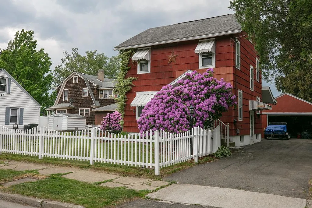 303 Home St photo 1