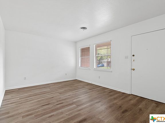 5th image of 608 S 11th St