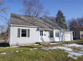 8 Packet Boat Dr, Fairport, NY 14450