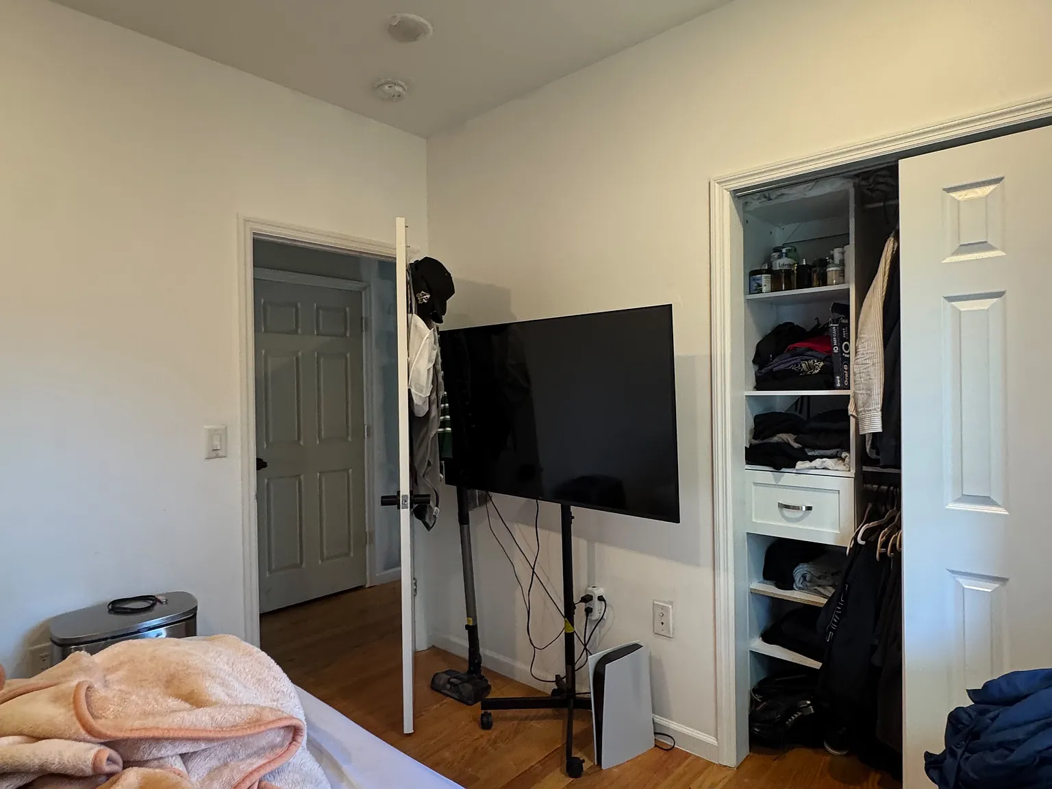 Studio, 400 sqft, $1,200 — Photo 3