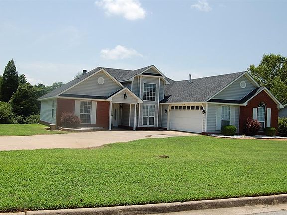 3rd image of 801 Boulder Dr
