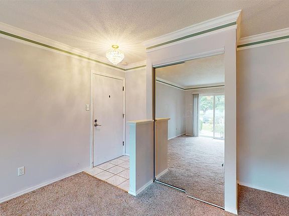 5th image of 626 Rosetta Dr APT B