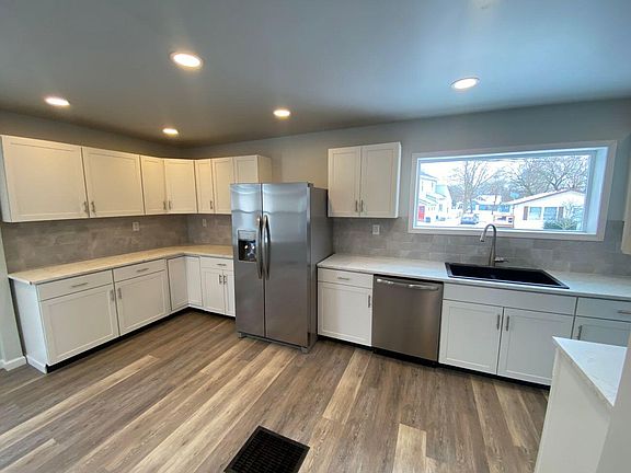 3rd image of 504 E Chillicothe Ave