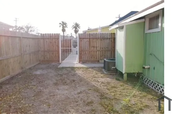 411 Palo Alto St — Photo 3