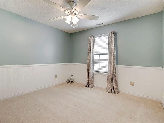 5th image of 2110 Yosemite Dr