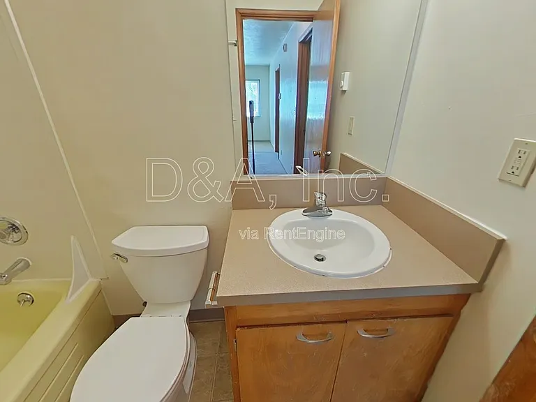 111 NW 11th St #104 — Photo 10
