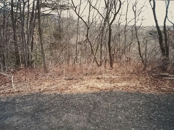 88 Beaver Ln, East Stroudsburg, PA 18301