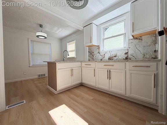 5th image of 9257 Minock St