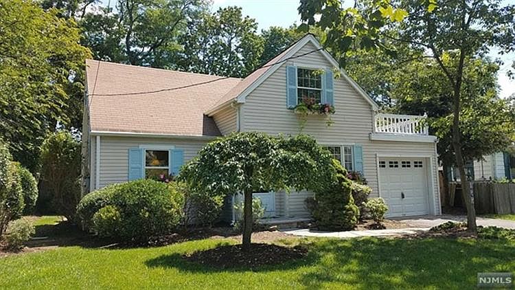 2nd image of 455 Sterling Pl