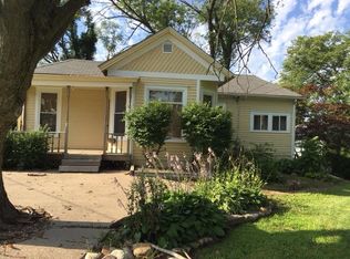 413 E James St, Eureka, IL