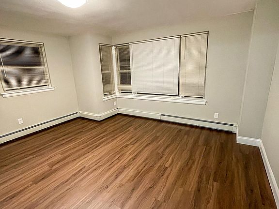 4th image of 539 Glenview St Floor 1
