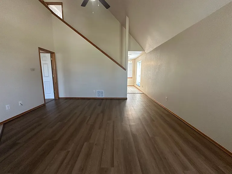 1427 SW 23rd St — Photo 4