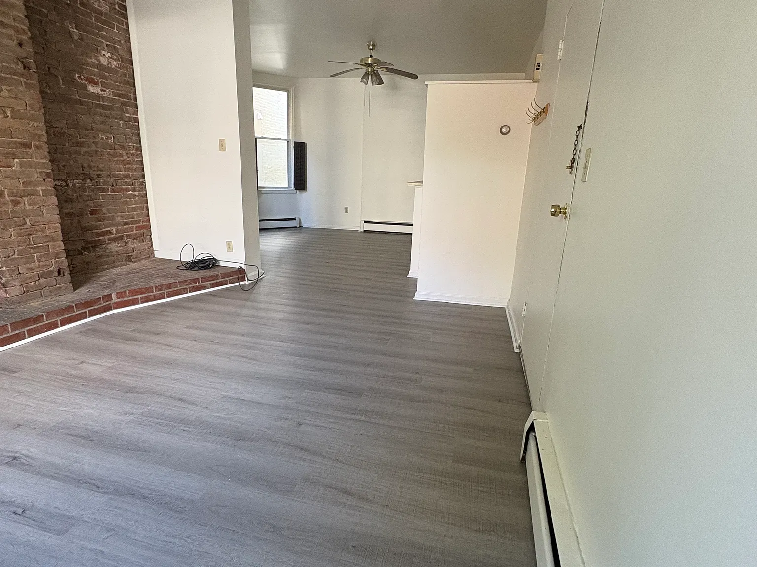 2 bed, $1,400 — Photo 2