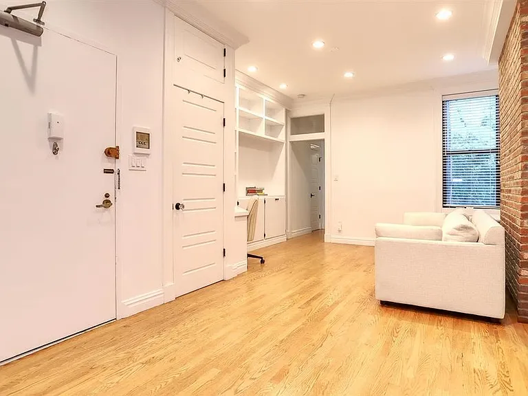 1122 Hudson St #2B — Photo 7