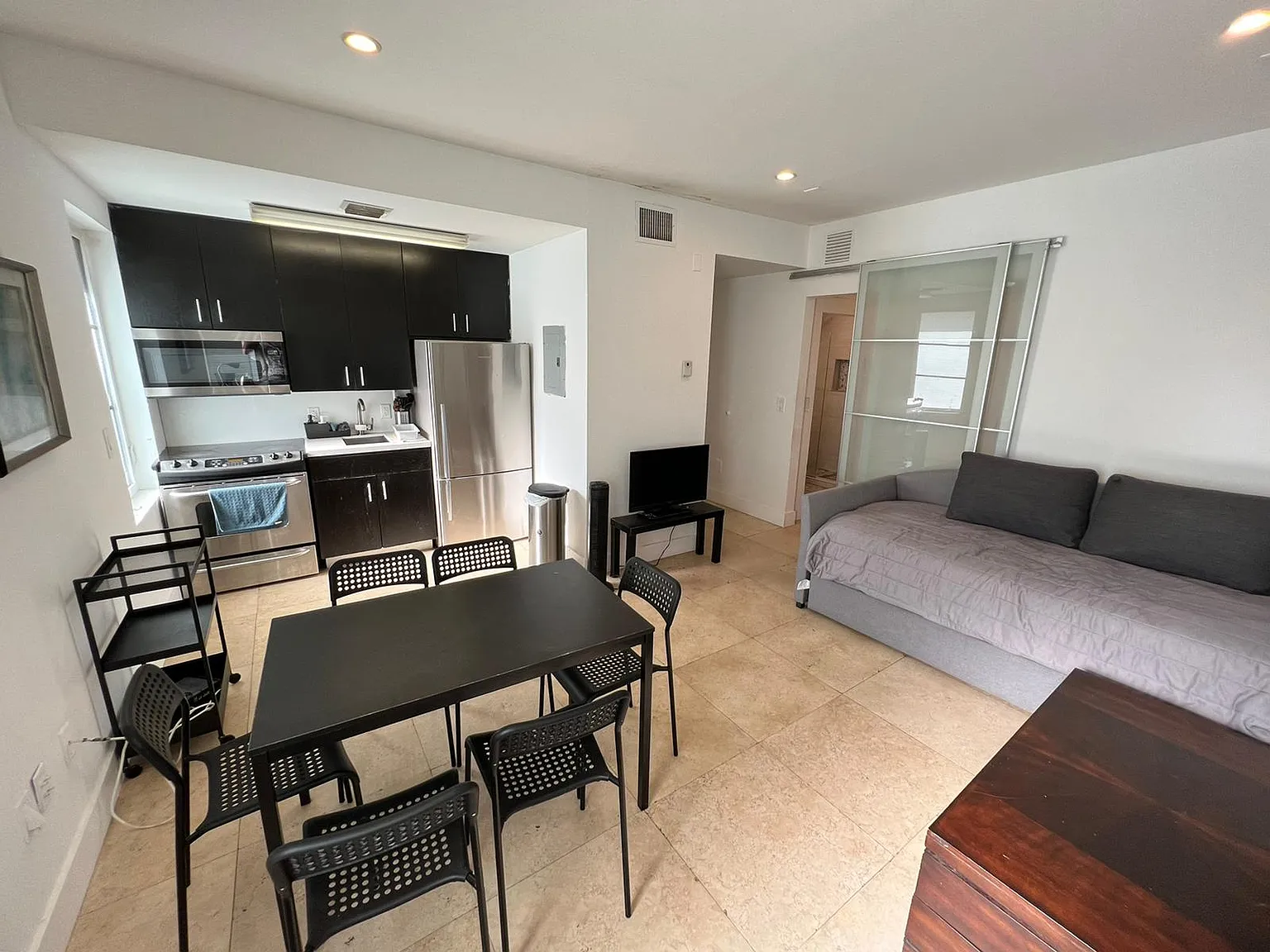 8plex 650 Euclid Avenue - 102 — Photo 4