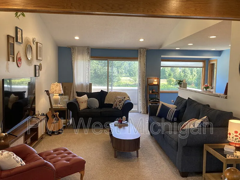 2 bed, 2.0 bath, 940 sqft, $2,350 — Photo 3