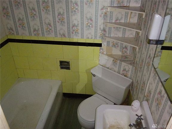 3rd image of 1317 Corbet Dr NW