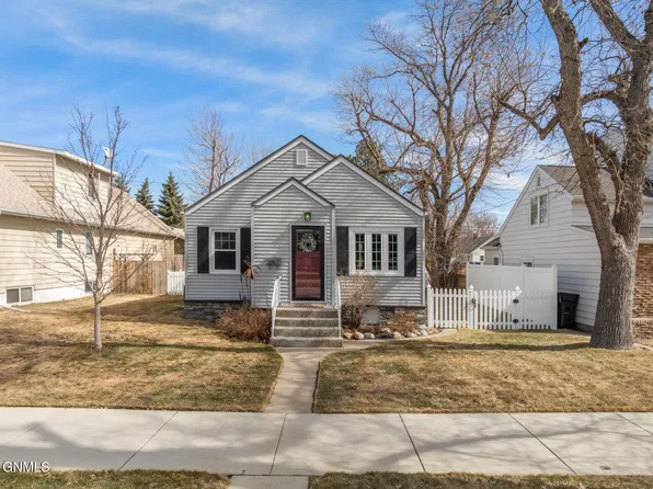 818 1st Ave W, Williston, ND 58801