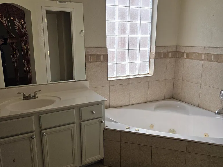 3717 NE Hubble Dr — Photo 28