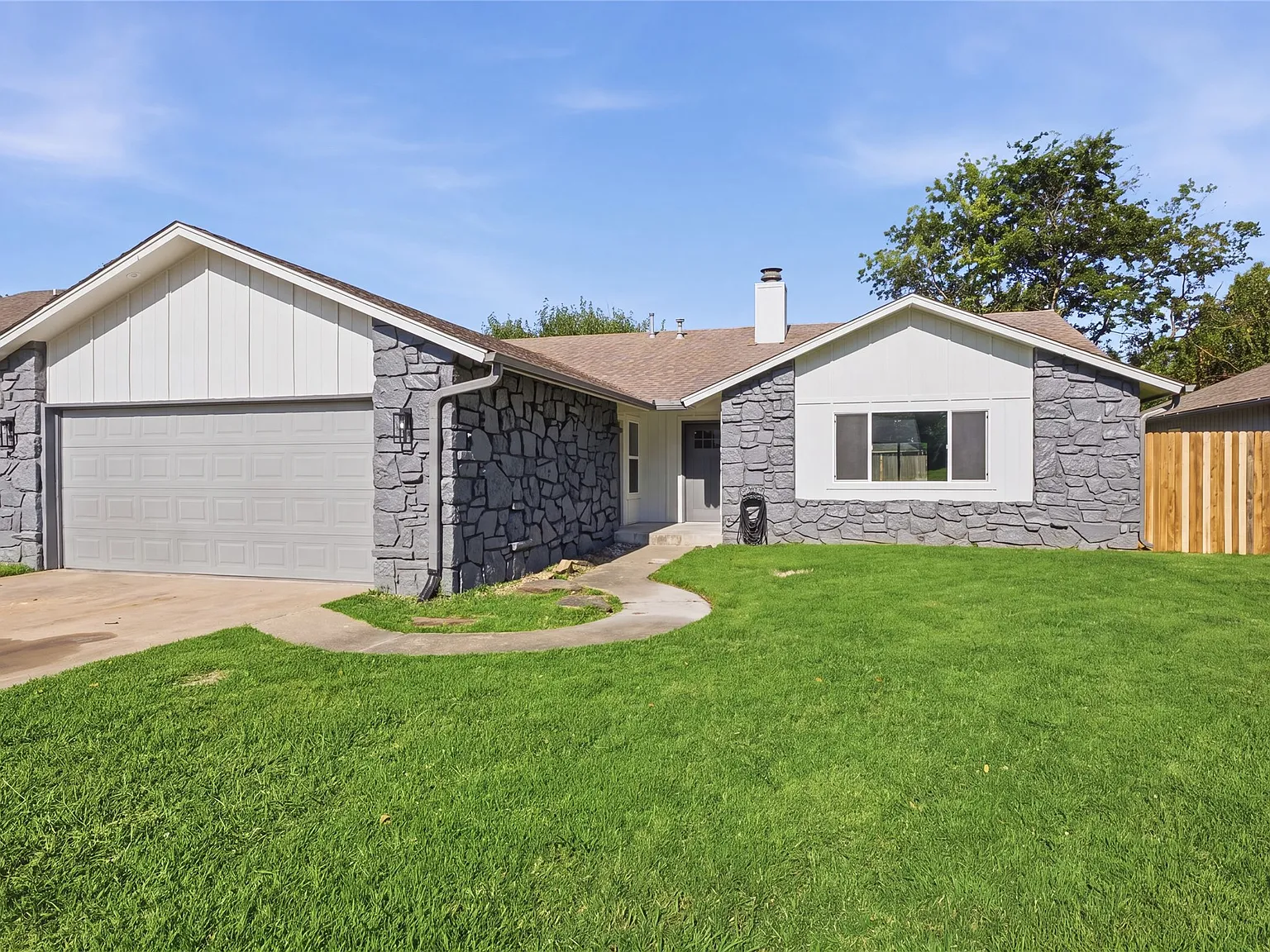 3 bed, 2.5 bath, 1754 sqft, $2,000 — Photo 1