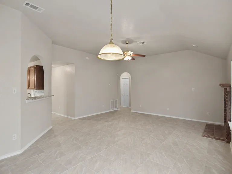 2905 Lindsey Dr — Photo 9