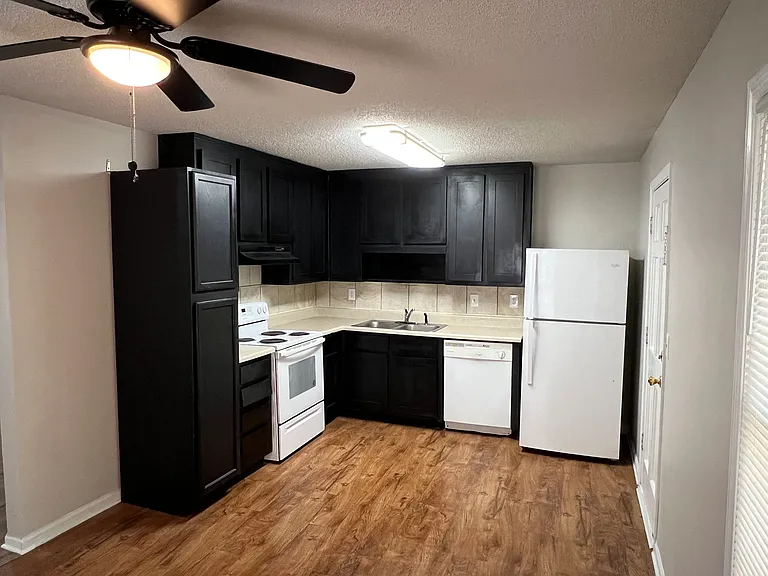 5666 Heron Ct #B — Photo 6