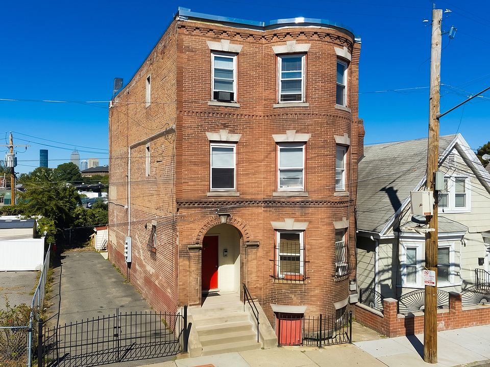 1st image of 58 Burrell St