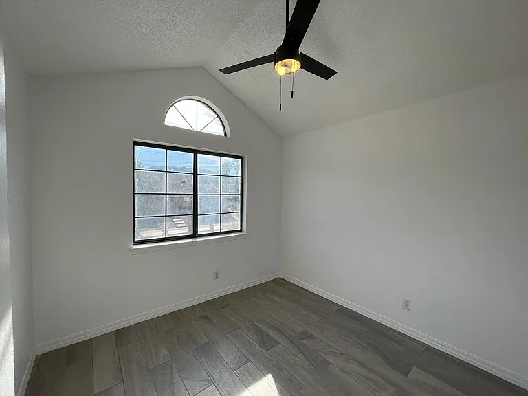 567 Kieffer Ln — Photo 10
