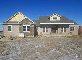 1947 Cranbrook Cross, Muscatine, IA 52761