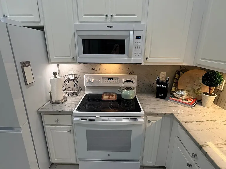 9391 Bridgeport Dr — Photo 8