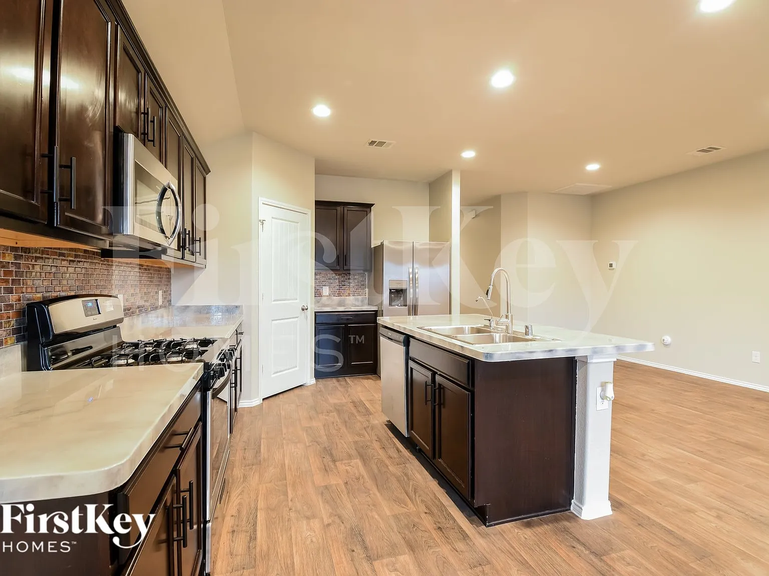 4 bed, 2.0 bath, 1836 sqft, $2,225 — Photo 4