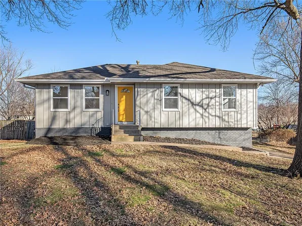 303 NE Sharon Dr, Lees Summit, MO 64063