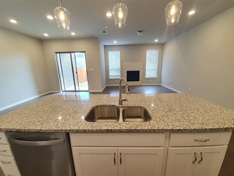 8266 Primrose Way — Photo 5