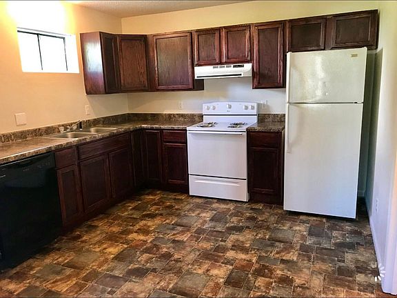 4th image of 301-303 Douglas Dr
