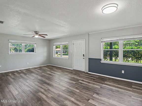 5th image of 15420 Anderson Dr