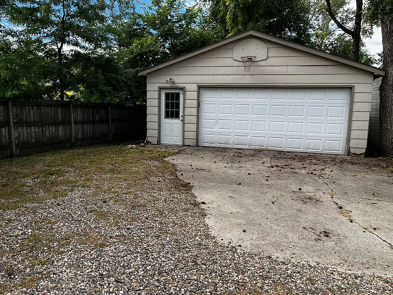 741 S 1st Ave — Photo 3