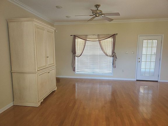 4th image of 207 Stephanie Dr