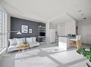 208 Queens Quay W #3313, Toronto, ON M5J2Y5
